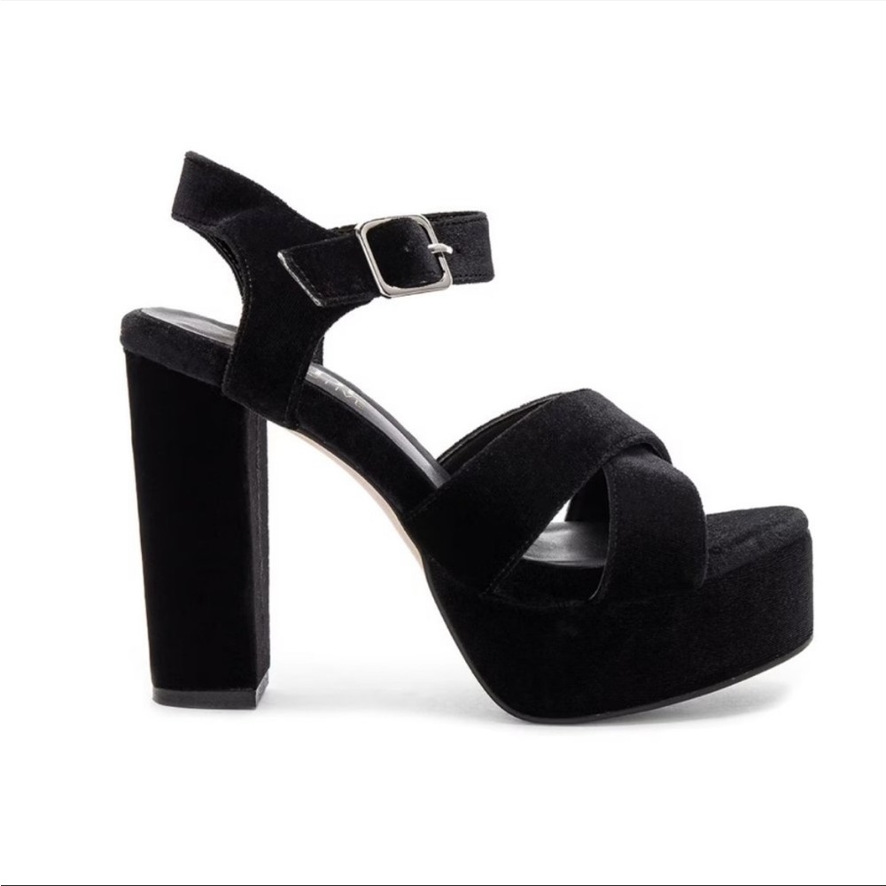 NWT Mode Collective Podium Sandals Black Velvet 6” heels Size 8